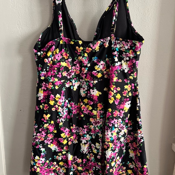 Lands' End Black Floral One-Piece Swimdress - Picture 5 of 5